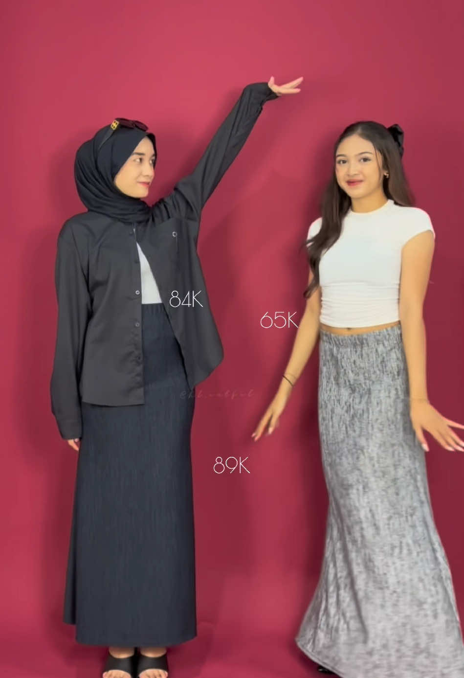 when you only have your twin to do this👯‍♀️🥰🎀  cek karanjang kuningnya bestie🛍️🛒  #hloutfit #fashion #brandlokalindonesia #livetiktokshop #ootdfashion #ootdfashion #outfitideas #outfitinspo #ootdstyle 