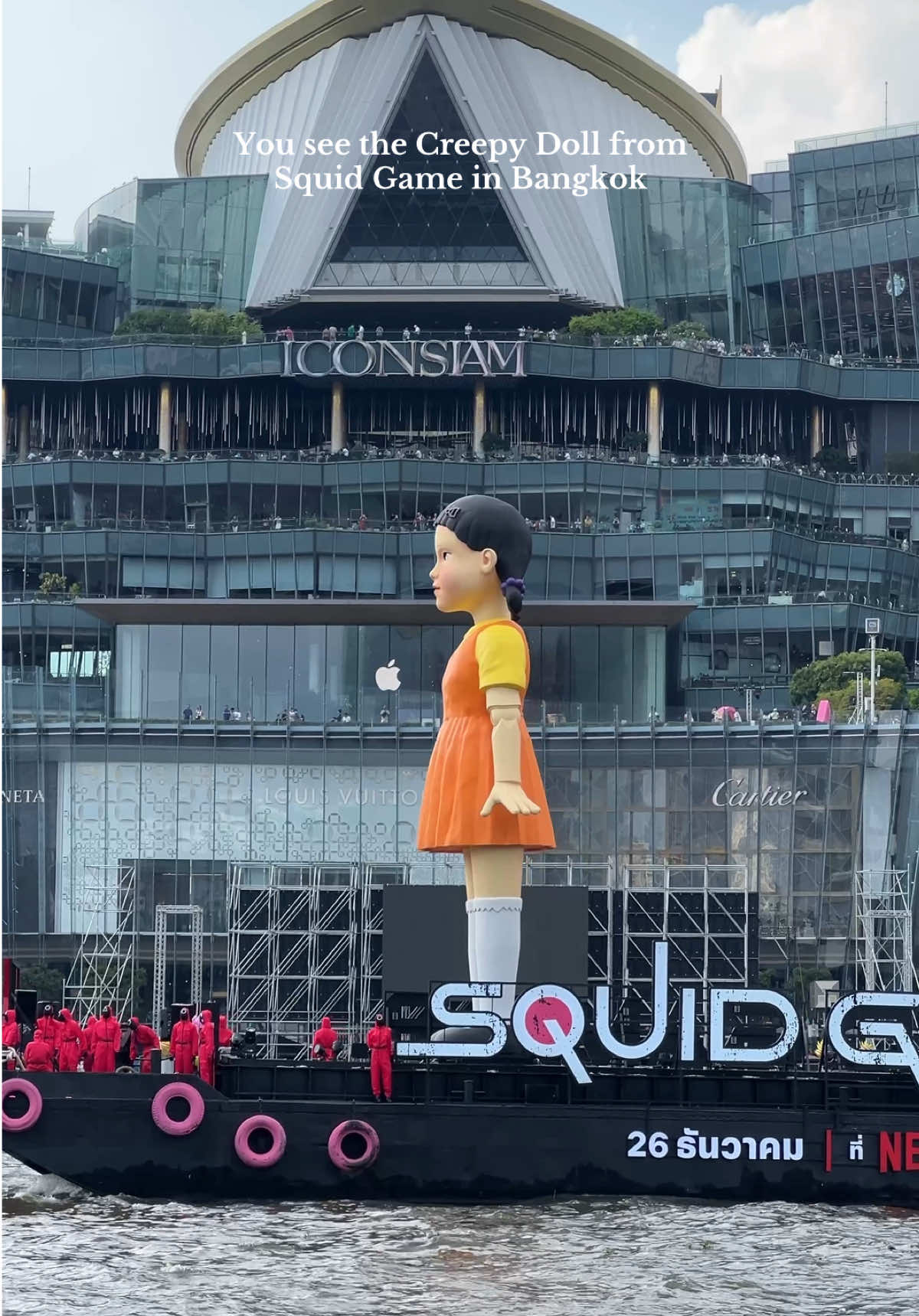 Squid Game Creepy Doll is back #squidgame2 #creepydoll #bangkokthailand #chaoprayariver #iconsiam #iconsiam_bangkok #squidgamekdrama #creepytok 