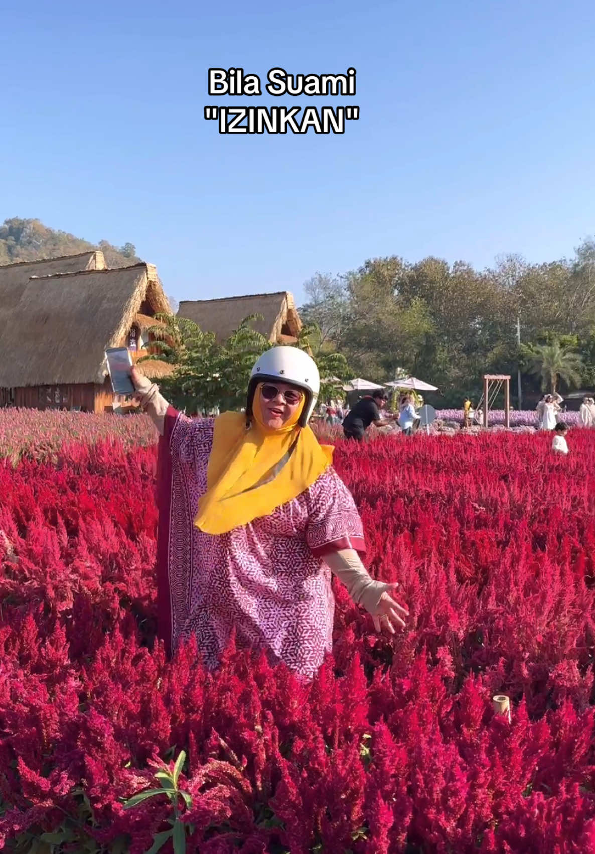 Helmet acik meroket di 🇹🇭 Suami acik izinkan tau! #khaoyai #foryou #caravanseraiholidays