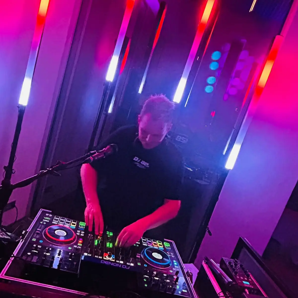 Wir alle wissen: Die Stimmung jedes Events steht und fällt mit der Musik. Basierend auf seiner langjährigen Erfahrung als DJ macht BP jede Veranstaltung zu einem unvergesslichen Erlebnis. #djbp #bpeventtechnik #wedding #freiburgimbreisgau #freiburg #kaiserstuhl #endingen #emmendingen #eventtechnik #djlifestyle #veranstaltungstechnik #freiamt #freiburgcity #offenburg #denzlingen #gundefingen #europapark #reute #hochzeit #sparkmaster #event #party #feiern #derperfektetag #wow #dj #firmenevent #media #dj #eventdj #bunnyparty #schuttertal #OnTour #mobiledisco #mobiledjlife #mobiledjsetup #mobilediscosupernova 