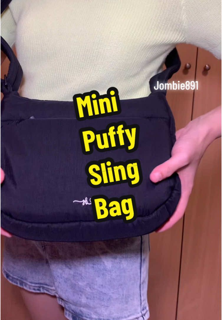 Mini puffy sling bag, 2 colors available. Made with nylon material, water resistant exterior. There are many compartments inside with zips, easy for organising and suitable for any outfits and events. @TikTok Shop Singapore @Sell With TikTok Shop SG #jombie891 #tiktokshopsg #createtowin #postandwin #rookie #weeklywedrush #pageforyou #tiktokmademebuyit #好物分享 #giftideas #handbag #handbags #slingbag #puffybag #bag #bags 