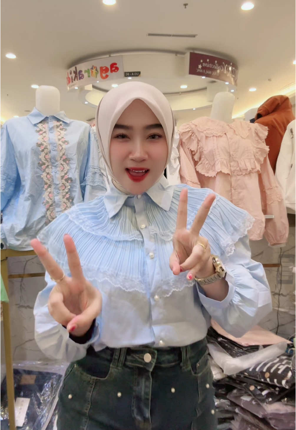 Astagaaaa kemeja Lisa 🦋ratcun baru lagi shayy join live yuk 😍 #outfit #fashion #xyzabc #fypage #fyppppppppppppppppppppppp 