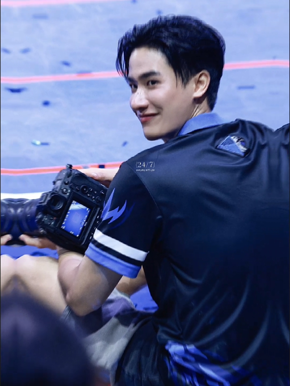 ada yang tau kontak photografer ganteng ini nggak guys 🫠🫠 #tawan_v #newwiee #เตนิว #taynew #polca #GMMTVStarlympics2024 #raikantopeni #thaienthu #fyp #fypシ 