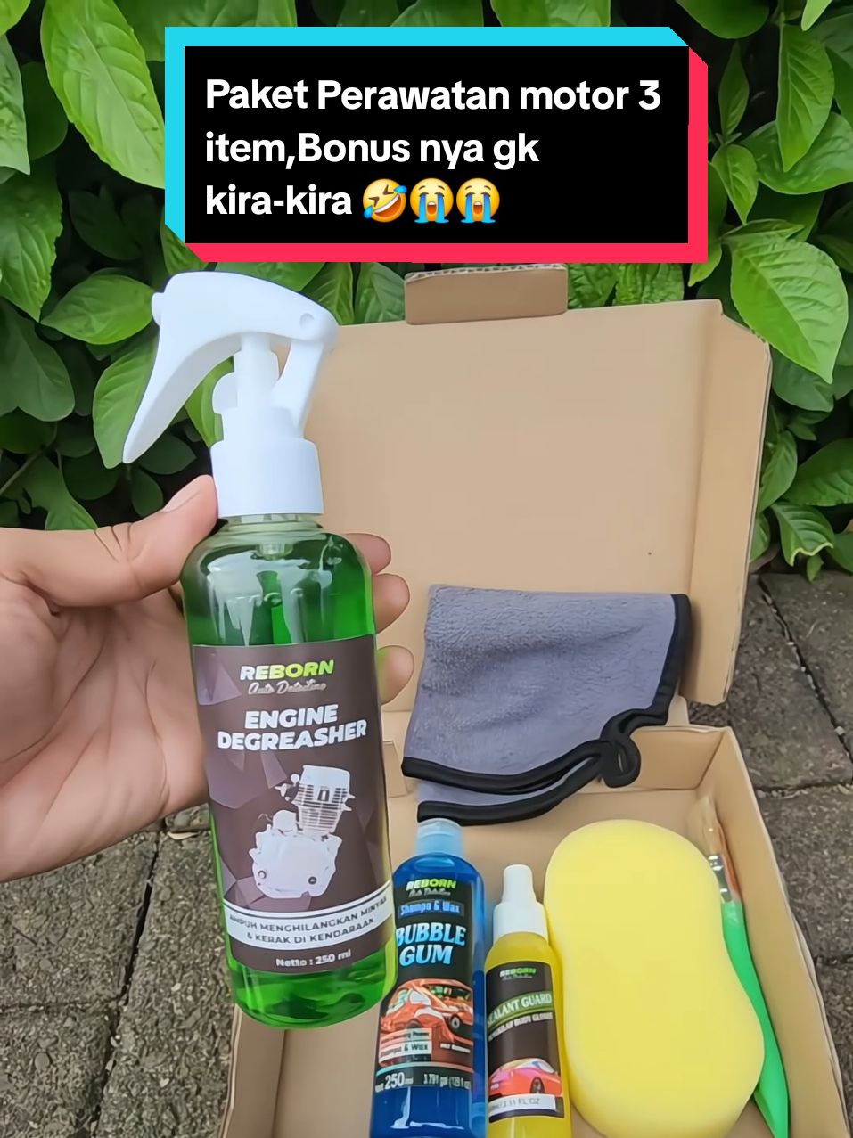 paket perawatan kendaraan terdiri dari -shampo n wax 250 ml -engine degreaser 250 ml -pengkilap body glossy 100 ml BONUS -Spond -lap microfiber -kuas lu bisa dapetin dengan modal di bawah 30 rb aja cuy