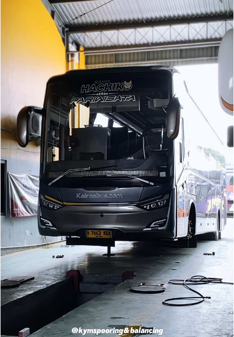 KYM SPOORING & BALANCING 🔧. Cuplikan video saat @kairos_voyagerbus melakukan Spooring & Balancing Rodanya digarasi kita 😎.  ~ PO KYM TRANS ~ The best choice to travel Alamat kantor dan garasi : jln raya Sedati Agung, Kec. Sedati, Kabupaten Sidoarjo, Jawa Timur *Call Center* CS 1 : 08113449088 CS 2 : 08172368000 #pokymtrans #kymtrans #busakap #busindonesia #spooringbalancing #spooringbalancingbus #cinematicvideobus #fypシ 