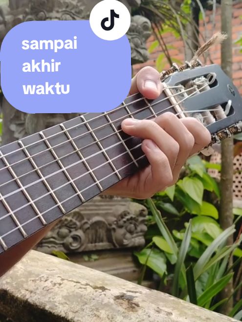 sampai akhir waktu Senar sama gitar? beli di showcase gue #guitar #fingerstyle #sologuitar #sampaiakhirwaktu #yovienuno 