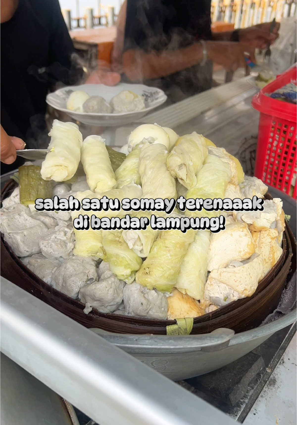 telat bgt baru nyobain wkwkw🤧 #fyp #fypage #fyppppppppppppppppppppppp #lampung #bandarlampung #lampungtiktok #lampungpride #rekomendasikuliner #kulinerlampung #jajanantiktok #jajananviral #somay #somaybandung #somayviral #somayaseptelukbetung #somayteluklampung #somayasep 