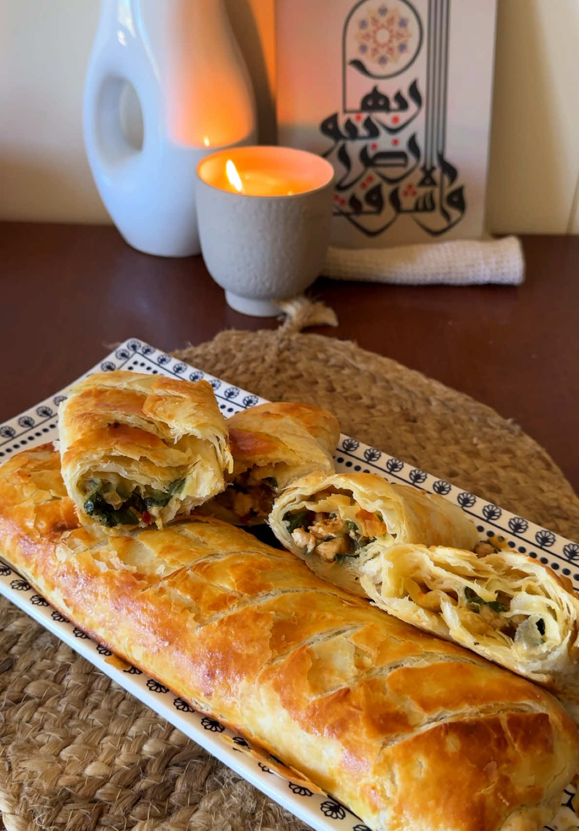 I don’t buy pastry anymore! I make it more delicious! Best Spinach and Chicken Pastry!  Ingredients for the dough 🌟 	•	380g flour (2 1/2 cups) 	•	225ml warm water (3/4 cup + 2 tbsp) 	•	1 egg white (save yolk for brushing) 	•	1/2 tsp salt 	•	80g butter 🧈 (to spread between dough layers) For the filling 🌟 	•	300g chicken breast (chopped) 	•	1 onion (finely diced) 🧅 	•	Salt, pepper, chilli paste, and coriander 	•	1 cup chopped spinach 🌿 	•	1/2 cup mozzarella cheese Preparation of the filling 🌟 	•	Sauté chicken and onion in 1 tbsp olive oil, adding spices. 	•	Let it cool, then mix in spinach and mozzarella. Baking instructions 🌟 Bake in a preheated oven at 190°C for 23–25 minutes until golden brown. Hope you enjoy the recipe 😊❤️ ‎مكونات العجينة 🌟 ‎	•	380 غ دقيق (2 1/2 كوب) ‎	•	225 مل ماء دافئ (3/4 كوب + 2 ملعقة كبيرة) ‎	•	بياض بيضة (احتفظي بالصفار لدهن العجين) ‎	•	1/2 ملعقة صغيرة ملح ‎	•	80 غ زبدة 🧈 (لدهن طبقات العجين) ‎للحشوة 🌟 ‎	•	300 غ صدور دجاج (مقطعة إلى قطع صغيرة) ‎	•	بصلة واحدة (مفرومة ناعماً) 🧅 ‎	•	ملح، فلفل، معجون الفلفل الحار، وكزبرة ‎	•	كوب سبانخ مفروم 🌿 ‎	•	1/2 كوب جبنة موزاريلا ‎تحضير الحشوة 🌟 ‎	•	اقلي الدجاج والبصل في ملعقة كبيرة زيت زيتون، ثم أضيفي البهارات. ‎	•	اتركيها لتبرد، ثم اخلطيها مع السبانخ والموزاريلا. ‎تعليمات الخبز 🌟 ‎	•	تُخبز في فرن مُسخن مسبقًا على درجة حرارة 190 مئوية لمدة 23-25 دقيقة حتى تتحمر. ‎أتمنى أن تستمتعوا بالوصفة 😊❤️ Zutaten für den Teig 🌟 	•	380g Mehl (2 1/2 Tassen) 	•	225ml warmes Wasser (3/4 Tasse + 2 EL) 	•	1 Eiweiß (Eigelb zum Bestreichen aufbewahren) 	•	1/2 TL Salz 	•	80g Butter 🧈 (für die Teigschichten) Für die Füllung 🌟 	•	300g Hähnchenbrust (klein gehackt) 	•	1 Zwiebel (fein gehackt) 🧅 	•	Salz, Pfeffer, Chilipaste und Koriander 	•	1 Tasse gehackter Spinat 🌿 	•	1/2 Tasse Mozzarella Zubereitung der Füllung 🌟 	•	Hähnchen und Zwiebel in 1 EL Olivenöl anbraten, Gewürze hinzufügen. 	•	Abkühlen lassen und mit Spinat und Mozzarella mischen. Backanleitung 🌟 Im vorgeheizten Ofen bei 190°C 23–25 Minuten goldbraun backen. Hoffentlich hat euch das Rezept gefallen 😊❤️ Hamur Malzemeleri 🌟 	•	380g un (2 1/2 su bardağı) 	•	225ml ılık su (3/4 su bardağı + 2 yemek kaşığı) 	•	1 yumurta beyazı (sarısı üzeri için ayrılacak) 	•	1/2 çay kaşığı tuz 	•	80g tereyağı 🧈 (katmanlar arasına sürmek için) İç Harcı 🌟 	•	300g tavuk göğsü (küçük doğranmış) 	•	1 soğan (ince doğranmış) 🧅 	•	Tuz, karabiber, biber salçası ve kişniş 	•	1 su bardağı doğranmış ıspanak 🌿 	•	1/2 su bardağı mozzarella peyniri İç Harcı Hazırlama 🌟 	•	Tavuk ve soğanı 1 yemek kaşığı zeytinyağında kavurun, baharatları ekleyin. 	•	Soğuduktan sonra ıspanak ve mozzarella ile karıştırın. Pişirme Talimatları 🌟 Önceden ısıtılmış 190°C fırında 23-25 dakika altın rengi olana kadar pişirin. Umarım tarifi beğenirsiniz 😊❤️ #viral #fypシ゚viral #fypシ゚ #asmr #börek #breakfast #cake #pogaça #yppppppppppppppppppp #bread #breadtok #çörek 