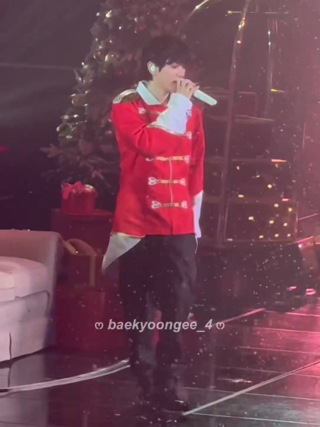 Baekhyun — It’s Beginning to Look a lot like Christmas (Michael Bublé) #EXO #BAEKHYUN #Baekhyun_ChaoticParty #fyp 