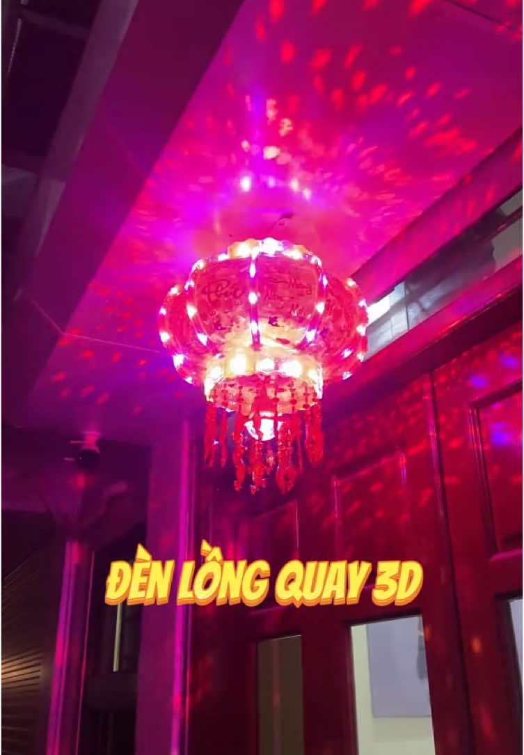 Đèn lồng quay 3D Mẫu 2024!  #denlongtet #denlongdienxoay360 #denlongdien #tet2025 #oxyfamily  Đèn lồng điện xoay 360 độ, Hoa Văn Đẹp Mắt, 3D Đèn Nhấp Nháy. Giảm 45% miễn ship - Lồng đèn được làm từ nhựa kếp hợp đèn led, màu sắc rực rỡ tươi mới. - Vật phẩm trang trí không thể thiếu trong các lễ hội, các dịp lễ tết, trung thu,... - Đèn Led tiết kiệm năng lượng, bật cả đêm mà không cần lo tiền điện. - Có thể sử dụng để trang trí trước cổng, nhà hàng, khách sạn tạo không khí vui vẻ. - Sản phẩm còn mang ý nghĩa phong thủy đem lại may mắn, tài lộc cho gia chủ.