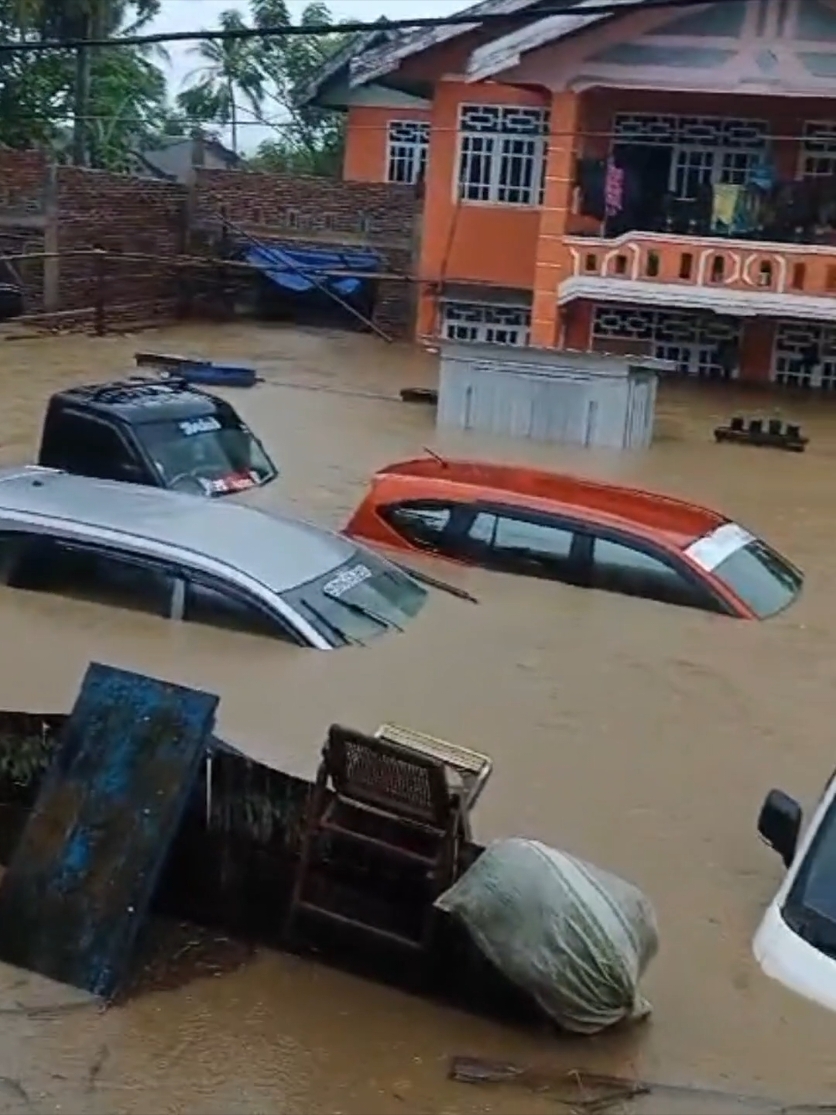 Tidak ada yang terjadi di muka bumi ini melainkan kehendak Allah SWT #banjir #banjirbandang #bencanaalam #barru #pangkep #maros #makassar #hujan #sulawesiselatan #alam 