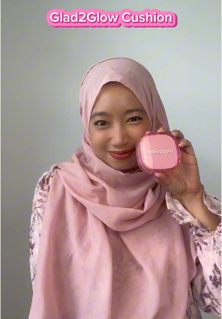 definitely a must have cushion from #glad2glow . paling penting harga affordable!! tekstur ringan and waterproof. btw, hana pakai code 03 custard. #glad2glowcushion #cushiong2g #pinkcushion #cushionviral #cushioncore #dullskin #dryskin #highcoverage #waterproof #mixberryextract #cushionrm30 #CapCut 