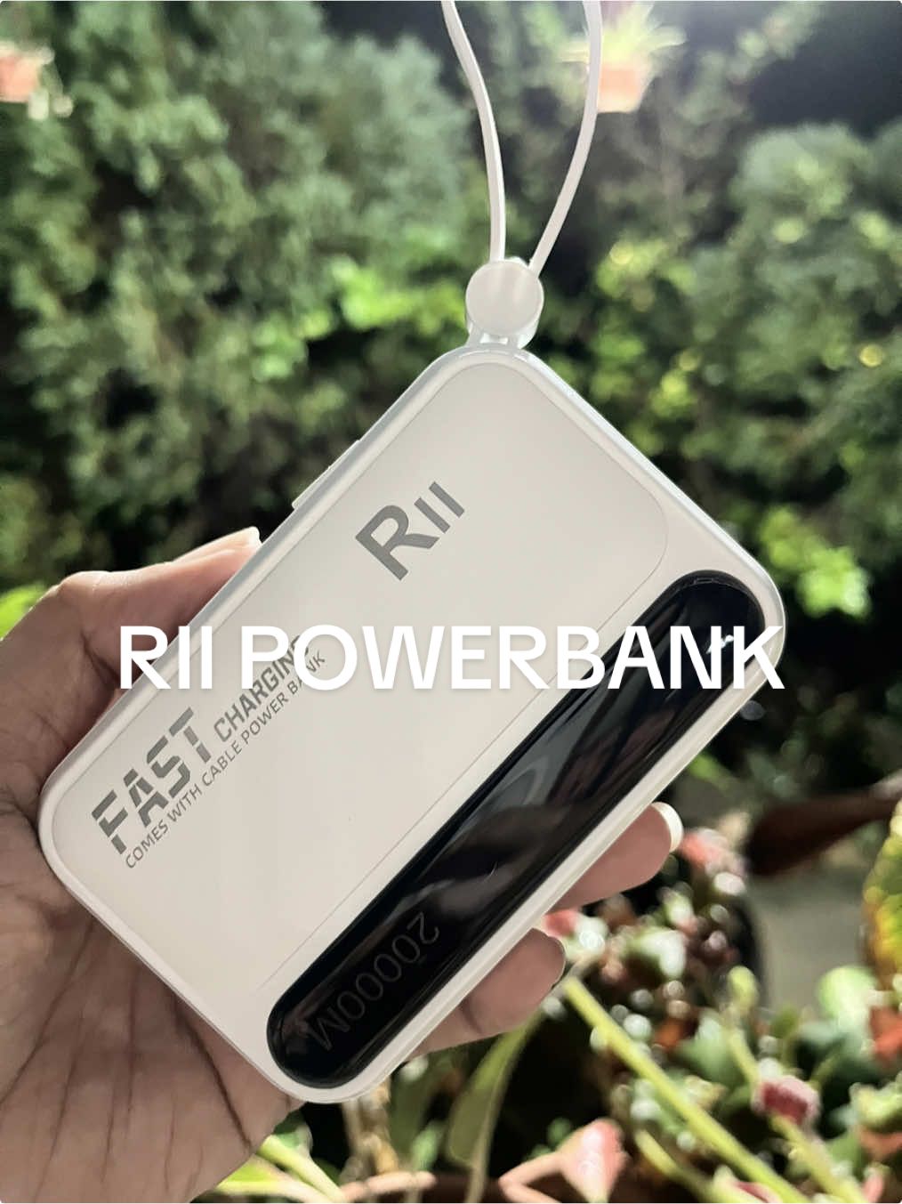 ₱299 lang itong powerbank nato, 20000mAh battery capacity na with 4 built in cables. Napaka convenient and hassle free! #powerbank #20000mahpowerbank #riipowerbank #builtincablespowerbank #