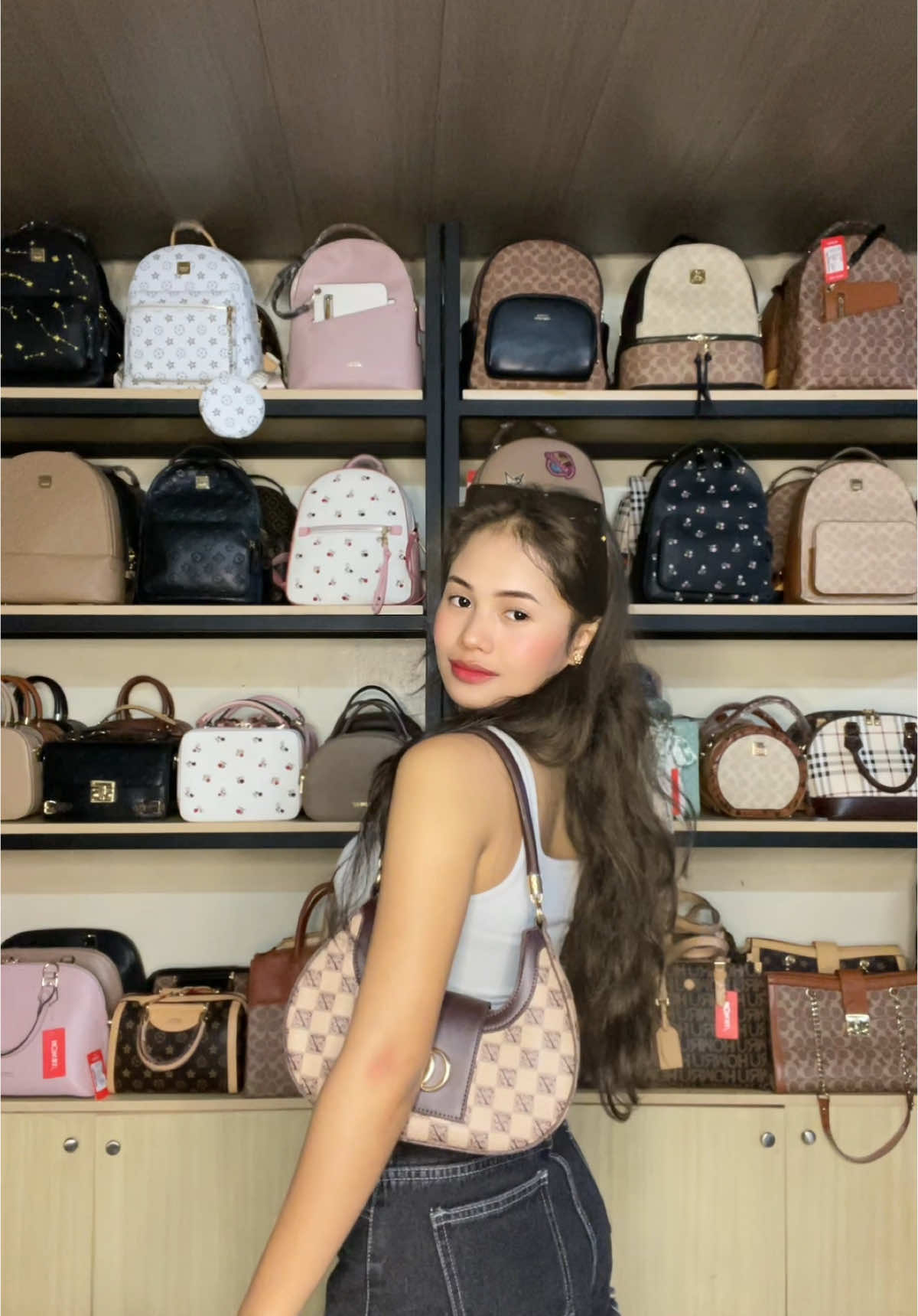 Light weight,versatile and always fashionable 🔥 That’s my kimi rabbit shoulder/sling baaag! 💓✨  Get urs naaaa🫶💋 #howrubags👜❤️ #howruofficial #rykzelbags #rykzelonlineshop #clickyellowbagtoorder #foryoupageofficiall #trending #tiktok #fyp 