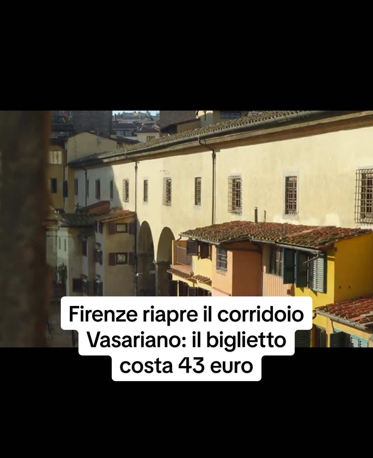 Ha riaperto al pubblico oggi, 21 dicembre, il Corridoio Vasariano a Firenze che era stato chiuso nel 2016 per adeguarlo alle norme di sicurezza. Il biglietto per visitarlo (intero) costa 43 euro, più la prenotazione obbligatoria (4 euro) e consente anche una visita di due ore agli Uffizi.  Lungo circa 750 metri, fu realizzato dall’architetto Giorgio Vasari nel 1565: i regnanti lo usavano per raggiungere Palazzo Vecchio dalla loro reggia di Pitti indisturbati e senza correre rischi per la loro incolumità. Nel  percorso turistico si entra dalla Galleria delle Statue e delle Pitture, si cammina all'interno di Ponte Vecchio e si esce al Giardino di Boboli.  Le mura del corridoio al momento sono semplicemente intonacate, ma il vero spettacolo sono le viste su Firenze e su Ponte Vecchio che i visitatori potranno ammirare da una prosepettiva inedita. C'è anche la curiosità: il corridoio “gira” attorno alla Torre dei Mannelli. Laa torre non fu abbattuta per la sua costruzione e Vasari dovette trovare un 