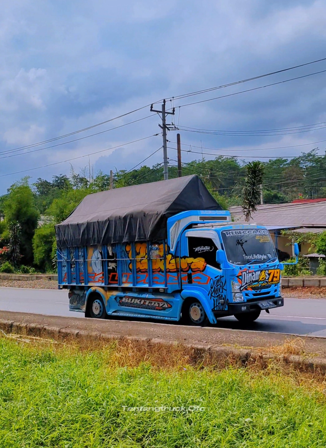 🔥🔥🔥🤘😁 #fypシ゚ #fypシ゚viral🖤tiktok #capcut #tentangtruck #trendingvideo #truckmaniaindonesia #sampetrokantigosip #komunitastruckmalang #abcxyz #tebaexpress #truckcabe 