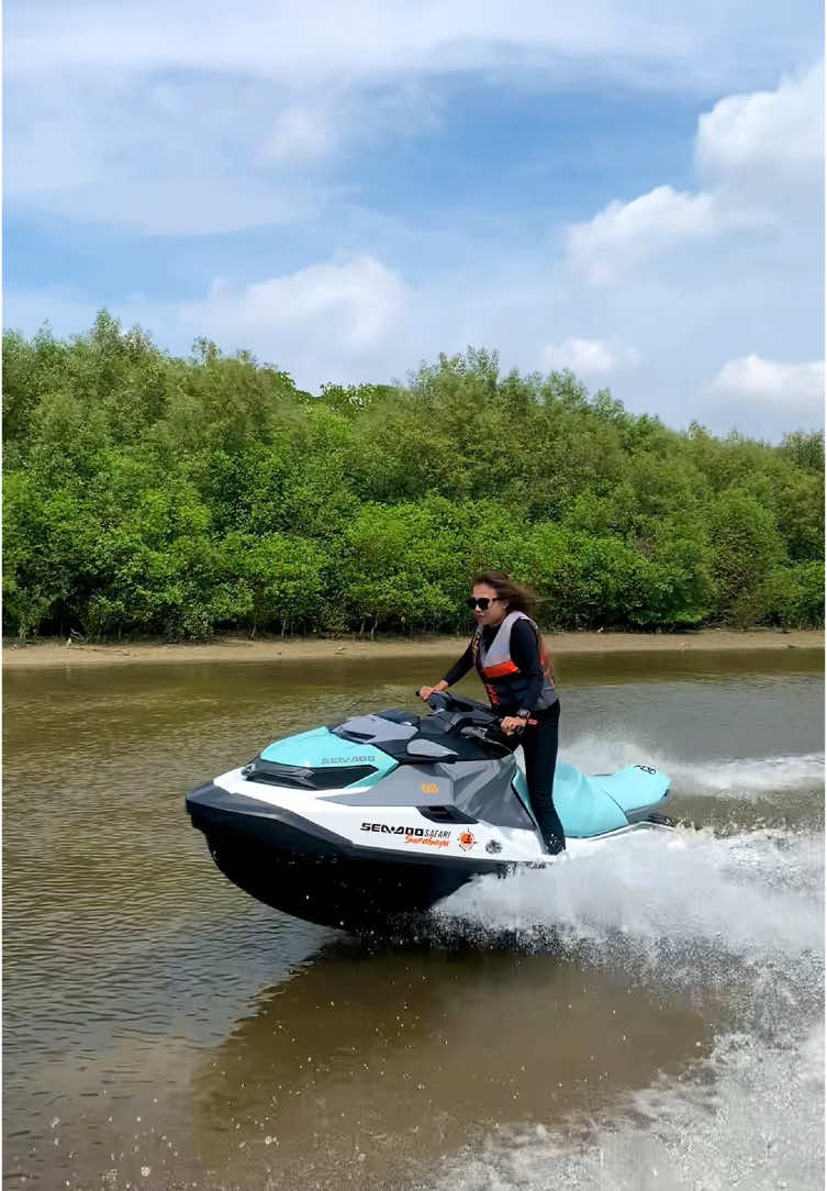 MasyaAllah TabarrakAllah akhirnya kesampaian Main Jetski pake Lagu ini 🤲🤲🤲 #jetski #traveling #healing @seadoo safari surabaya 