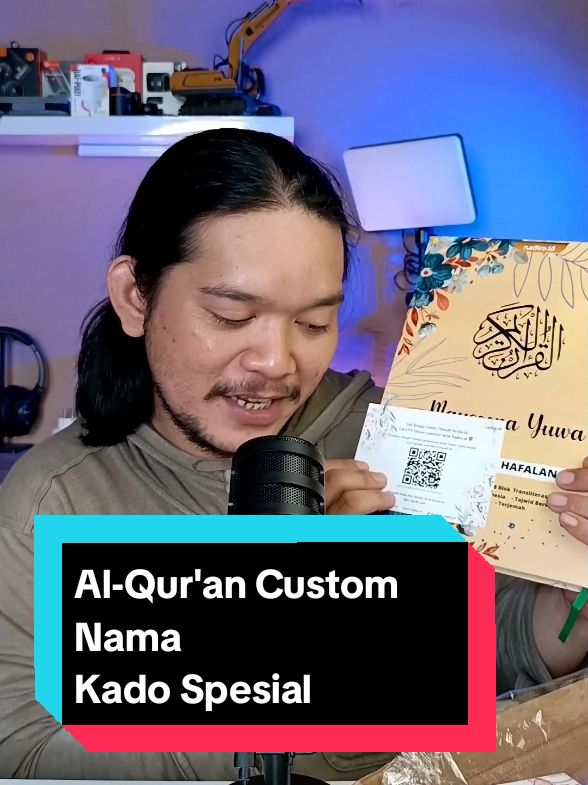 Yuk yang mau kasih kado paling spesial buat pasangan, buat orang tua, saudara Dllnya, nah ini cocok banget, dan yang pastinya dengan cover yang bagus dan estetik serta Al-Qur'an ini juga fiturnya udah lengkap dan bagus deh pokoknya #alqurancustomnama #alquran #alqurantajwid 