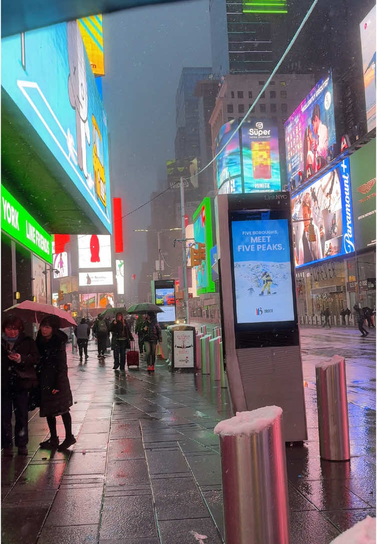 It’s snowing in New York City this morning, Times Square ❄️❤️🇺🇸 #NYCPhotography #usa_tiktok #rockefellerchristmastree #rockefellercenter #5thavenue #newyork #manhattan #usa #christmastree #newyorkcitylife #radiocity #newyorkcity #UrbanExploration #centralpark #nyc #statueofliberty #StreetPhotography #NYCThroughMyLens #worldtradecenter #travel #work #empirestatebuilding #snow #snowday  