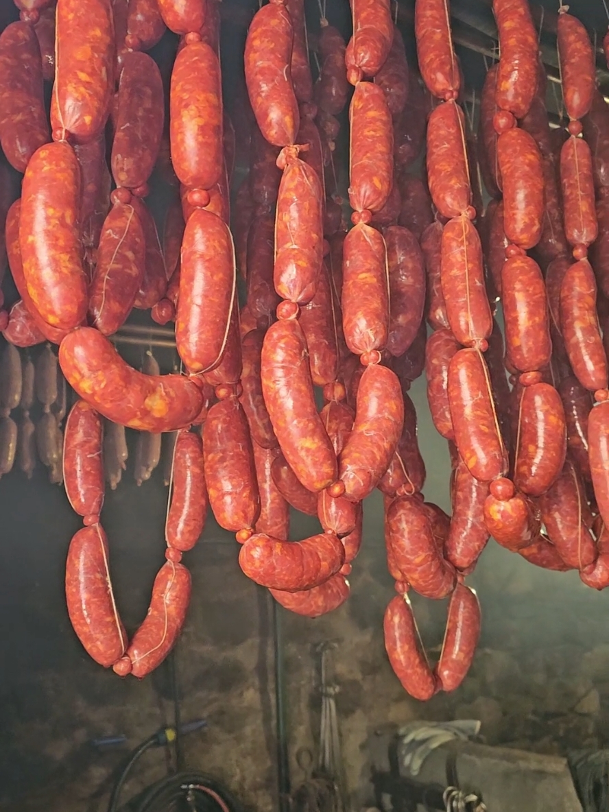 In little villages all across rural Galicia, neighbors are using traditional methods to make Spain's famous chorizo. Enough is made so that family and friends will have enough for the entire year. Gracias Sara, Carmen, y Alfonso de Fondós!  . . . . #galicia #traditional #spain #FoodLover #foodies #foodiesoftiktok  #chorizo #sausage #rustic #cooking #traditionalways #pontevedra #cerdedocotobade 