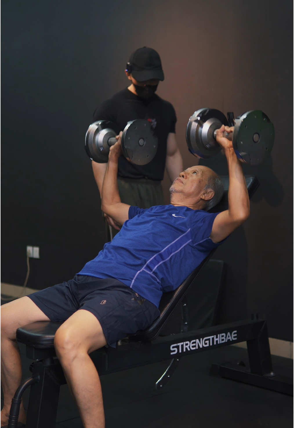 Ini mengapa saya tidak langsung memberikan shoulder press untuk lansia.