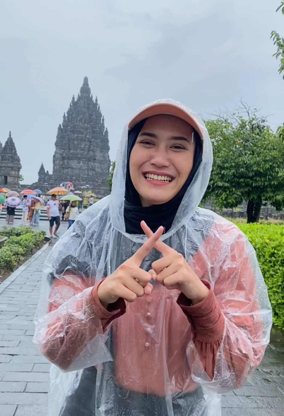 Mba nadin maap lagu nya malah jadi inget ke roro jongrang🫠 @nadin⋆.ೃ࿔*:･ #fy #abxyz #sorai #candi #prambanan #yogyakarta 