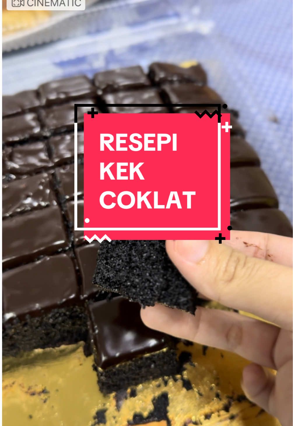 Kek Coklat Moist (kukus): 3 biji telur 1 cwn minyak 1 cwn susu cair 1 cwn gula 1 cwn serbuk koko 1 cwn tepung gandum 1 sdt baking powder 1 sdt soda bikarbonat Topping:- (double boil) 300g dark beryls 150g susu cair #kekcoklat #kekcoklatmoist #kekcoklatkukus #chocolatecake 