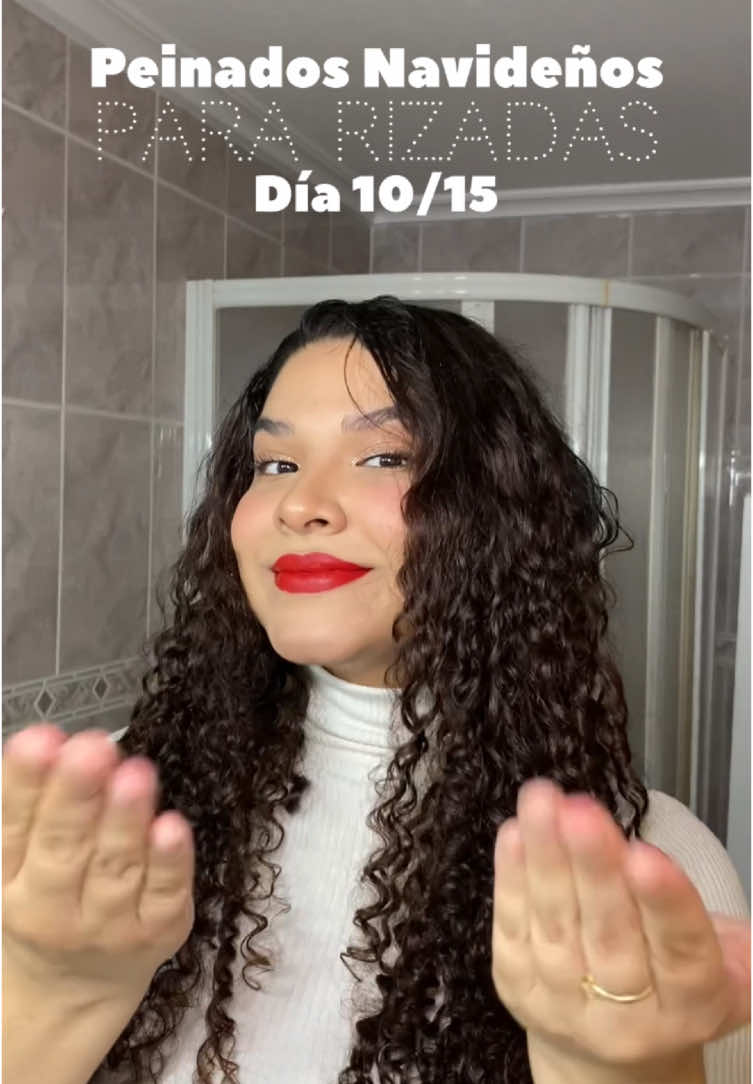 Peinados Navideños para rizadas 👩🏽‍🦱 dia 10/15 ✨ #peinado #peinados #peinadosfaciles #peinadosfacilesyrapidos #peinadosbonitos #curlyhair #curlyhairstyles #curlyhairtutorial #hairstyle #hairstyles 