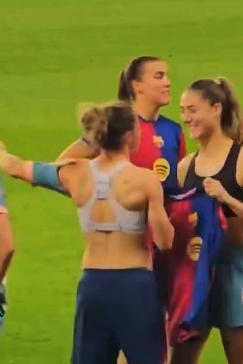 Omg Ona 🤭 Créditos: barcafemenifotos en yt #ona #onabatlle #fcbfemení #futfem #barcelona #barça #woso #wuhluhwuh 