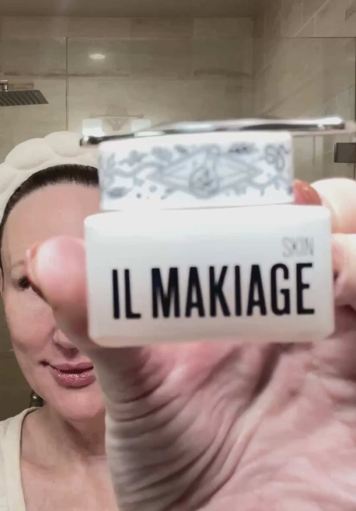 Il Makiage Power Redo Anti-Aging Blur & Smooth Wrinkle Filler 💕 Get the links and more inspo at ShopLTK.com/Explore/GorgeouslyAging 💕 #ilmakiage #skincareroutine #skincaretips #skincareproducts #antiagingskincare #wrinklesbegone 