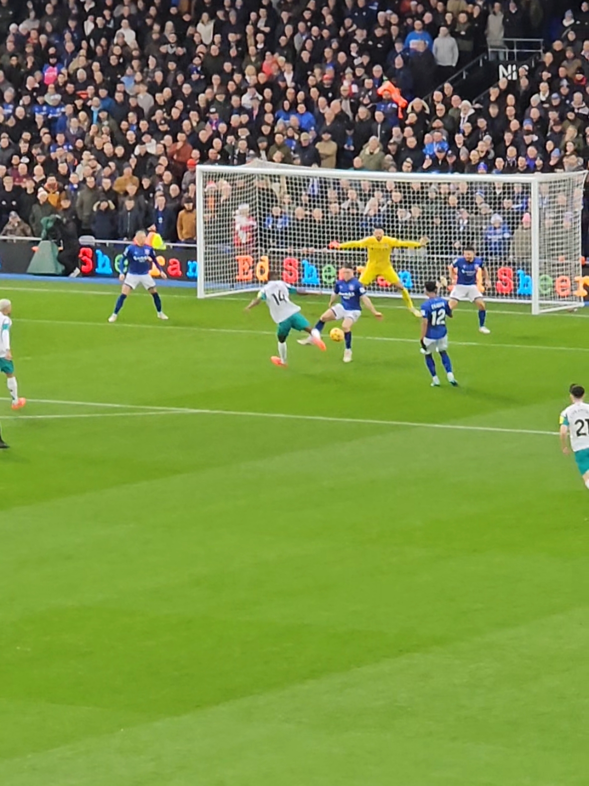 unreal angle for that isak goal 🔥🔥🔥⚽️ #fyp #isak #ispvsnew #PremierLeague #newcastle #newcastleunited #ipswich #footballtiktok 