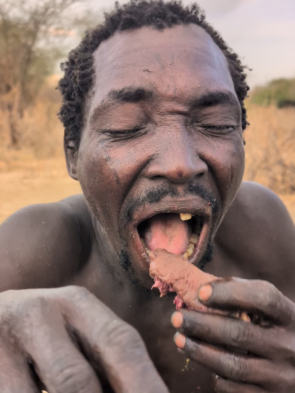 It's Incredible delicious meal ‼️😋See hunt's hadzabe tribe eating lunch food #traditional #wildlife #africa 