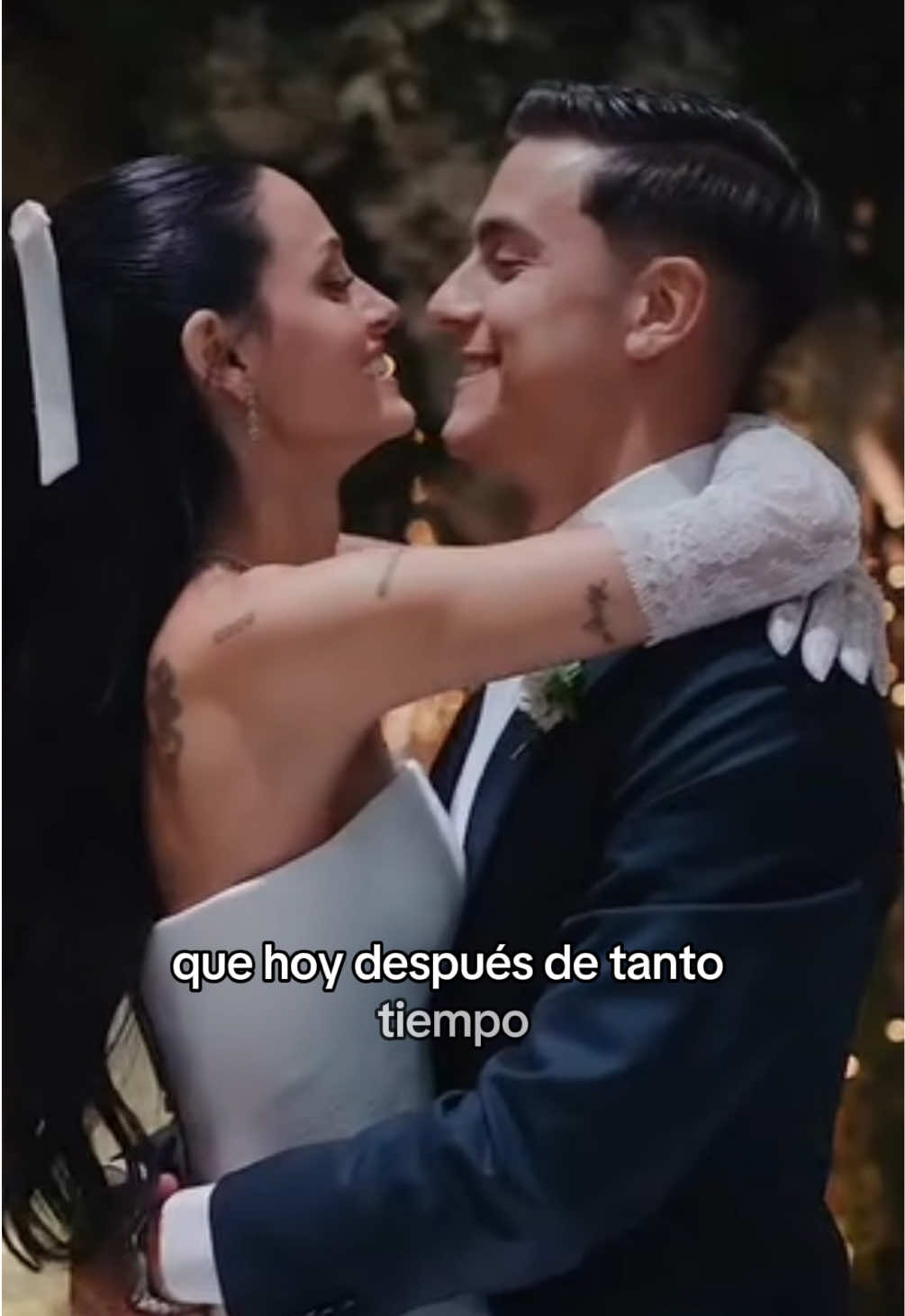 “Amar es empezar a soñar con alguien, y yo empecé a soñar el día que entendí que era con vos” 💍❤️ Asi fueron los votos de @Paulo Dybala en su casamiento junto a @Oriana Sabatini 💘 #BillboardAR #orianasabatini #paulodybala #casamiento #boda 