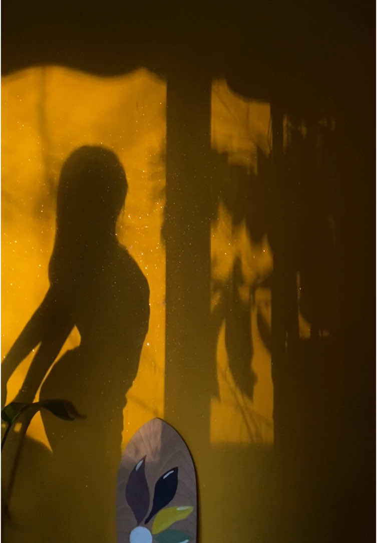 Feel it✨ #shadowdance #watertyla #tylawaterchallenge #sunshine #shadow #feelings #kesfet #fyp #dance #tik_tok 