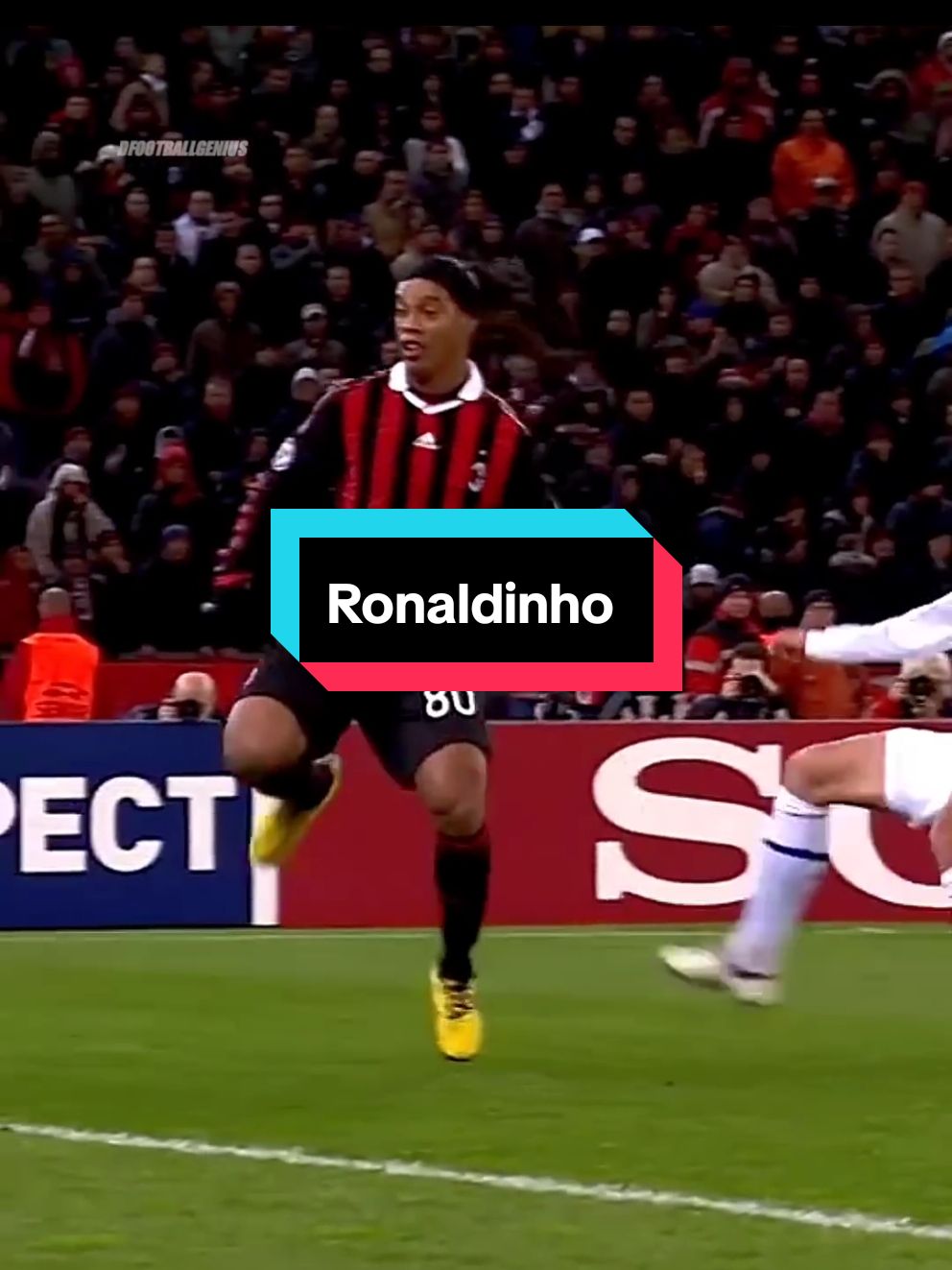 #ronaldinho #skills #control #ball #goals #footballtiktok #championsleague #acmilan #fcbarcelona #brazil #france #الشعب_الصيني_ماله_حل😂😂 #messi #cristianoronaldo #fyp #tik_tok #worldcup 