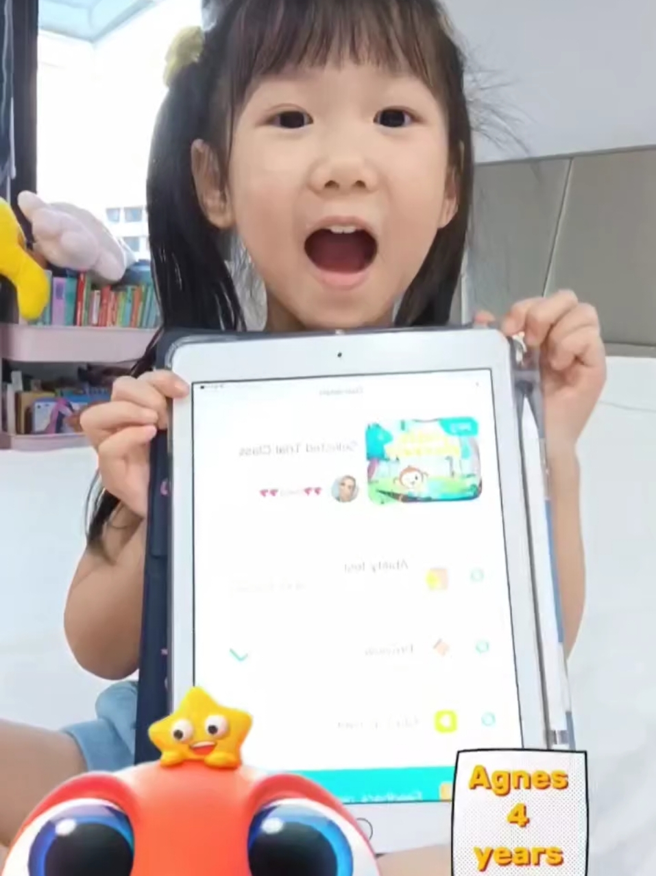 Agnes is HAPPY✨️ with PalFish in Thailand 🤍 ช่วงนี้แอกเนสชอบขอเล่นเกมส์บน ipad ฉ่ำ!! คุณแม่เลยจัด Palfish ให้ไปเล้ยยย ได้เล่นเกมส์ผ่านกิจกรรมพร้อมเรียนภาษาอังกฤษกับ teacher โดยตรงแบบตัวต่อตัวไปด้วย อะไรจะลงตัวไปกว่านี้อี๊กกก 😆💓  ได้ทั้งสนุก ได้ทั้งภาษา จะเรียนที่ไหนก็ได้ สะดวกมาก แค่โหลด App Palfish #PalFishclass ลงโทรศัพท์หรือ ipad ไว้แค่นั้น และที่สำคัญ แอกเนสสนุกมากก 👍 แนะนำให้ลอง ตอนนี้เค้ามีทดลองเรียนฟรี https://www.intpalfish.com/landing/1v1-9-th-main/th.html?channel=842&refer=3283225217 📌👆 สนใจทดลองเรียนฟรี กดลิงค์ด้านบนได้เลยน๊า👆📌   รับรองถ้าลูกได้ลองเรียนกับ PalFish แล้วจะเลิฟแน่นอน 🫶🏻 . . ทำไมต้องเรียนภาษาอังกฤษที่ PalFish ✅ สอนให้เด็กโต้ตอบ ไปใช้ได้จริง ไม่เน้นท่องจำ ✅ เรียนกับครูเจ้าของภาษา 1:1 ✅ ใช้หลักสูตรสอนPearson รับรองจากเคมบริดจ์ ✅ การันตีผลลัพธ์เก่งภาษาอังกฤษขึ้นใน 1 เดือน #PalFishKOC #PalfishKoc #PalfishThailandKoc #PalFishReview  #รีวิวพอลฟิช #พาแม่รีวิว #คลาสเรียนภาษาอังกฤษออนไลน์ 