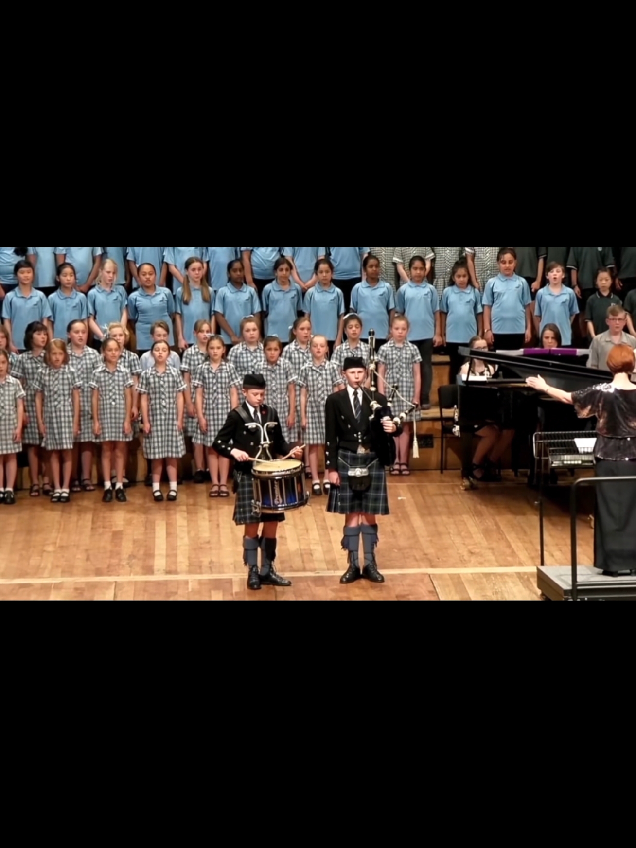 Little Drummer Boy 🏴󠁧󠁢󠁳󠁣󠁴󠁿🎄 #wearescotland #littledrummerboy #bagpipes #bagpipesofscotland #scottishbagpipes #bagpipesaroundtheworld #christmastiktok #christmasmusic #christmascarol #scottishandproud💙 #fyp #scottishtiktok #foryoupage