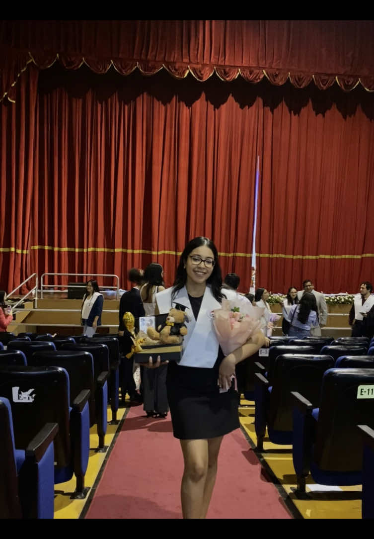 oficialmente egresada de derecho 🎓⚖️💖 #egresadas2024 #derecho 