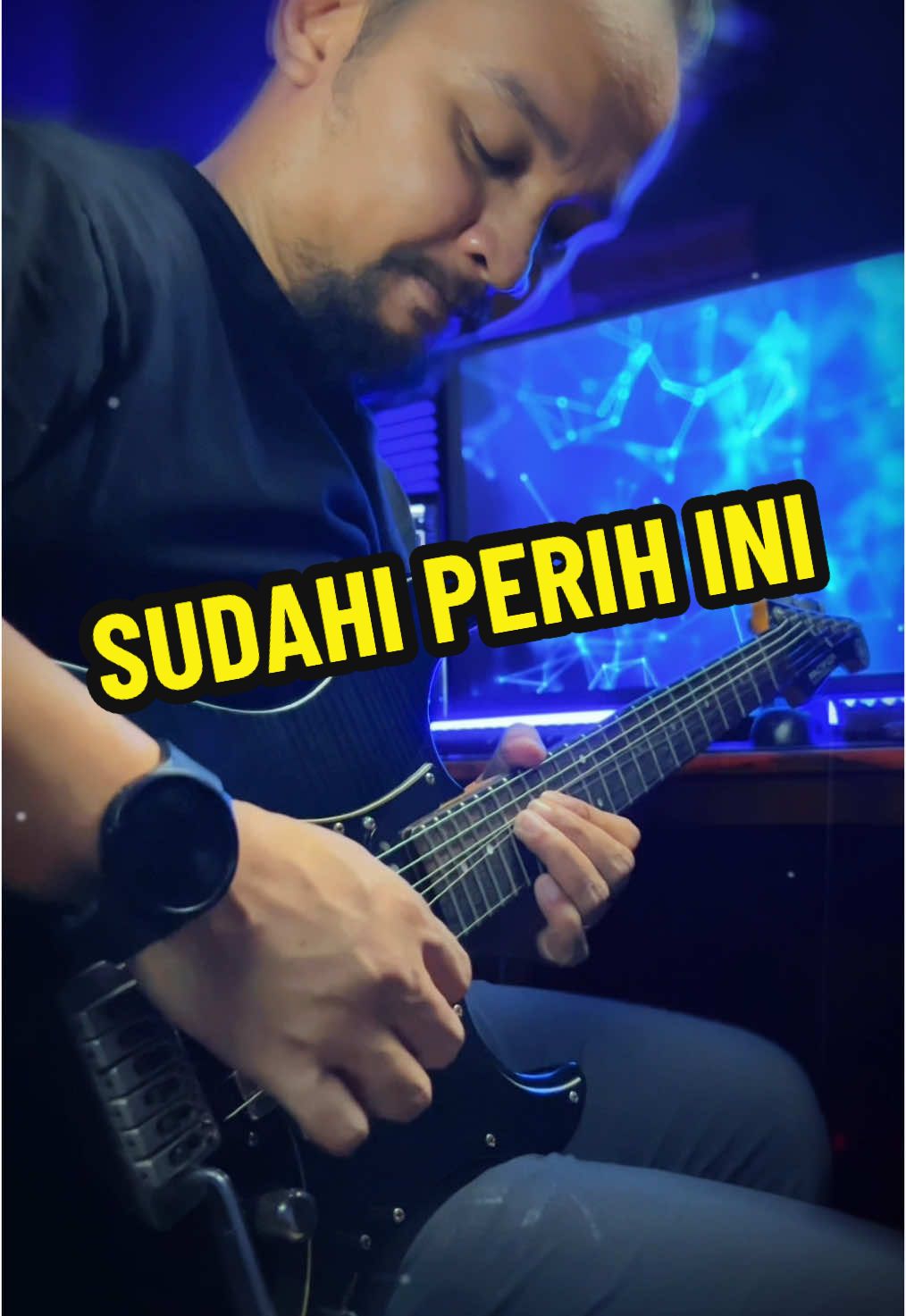 “Sudahi Perih Ini versi shredding ala John Petrucci! 🎶🔥 Kalau D’Masiv masuk ke dunia progresif rock, ini mungkin jadinya. 🎸 Siap buat merasakan vibe baru? Cek videonya sekarang! 👀” #DmasivCover #SudahiPerihIni #JohnPetrucciVibes #GuitarSoloist #RockFusion #GuitarInspiration #IndonesianRock #ShredGuitar #MusicExploration