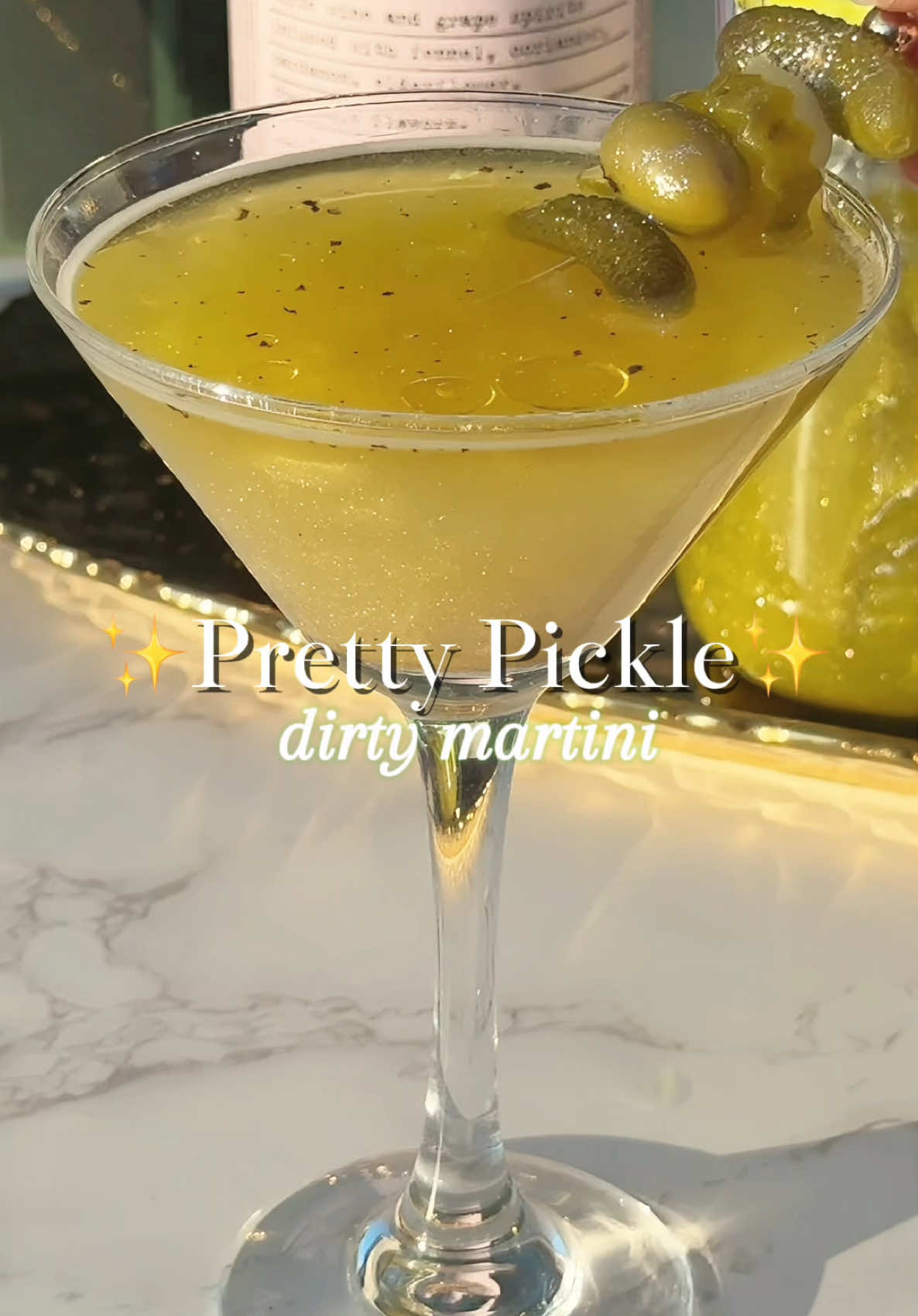 Pretty Pickle Dirty Martini 🍸✨ #dirtymartini😍 #martini #pickles #prettypickles #cocktail #cocktails #martinirecipe #creatorsearchinsights 