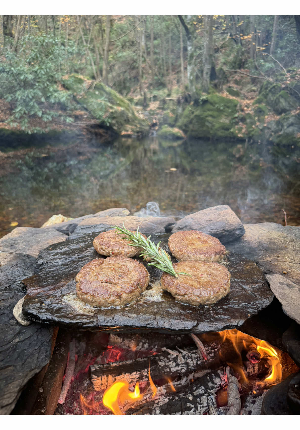 Doğal Taş Üzerinde Lavaş Burger 🥩🫓 Cooking lavash burgers on natural stone  #outdoorcooking #camping #meatlovers #burgers #cookingvideo #asmr #asmrvideos #outdoor #bushcraft #survival #primitive #steak #yummyfood #foodvideos 