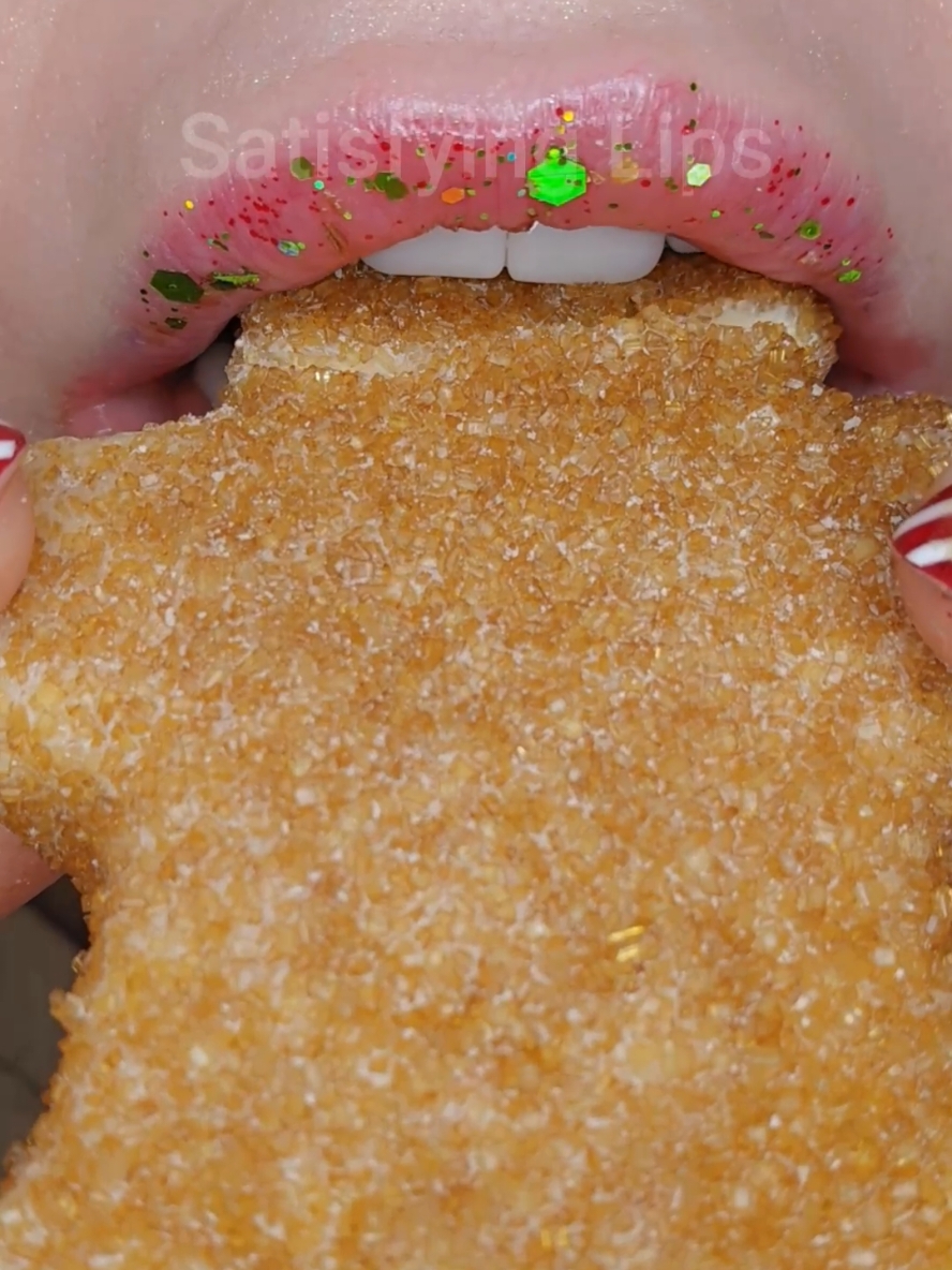 ASMR Satisfying Eating Ginger Bread Man #asmr #christmas #satisfyinglips 