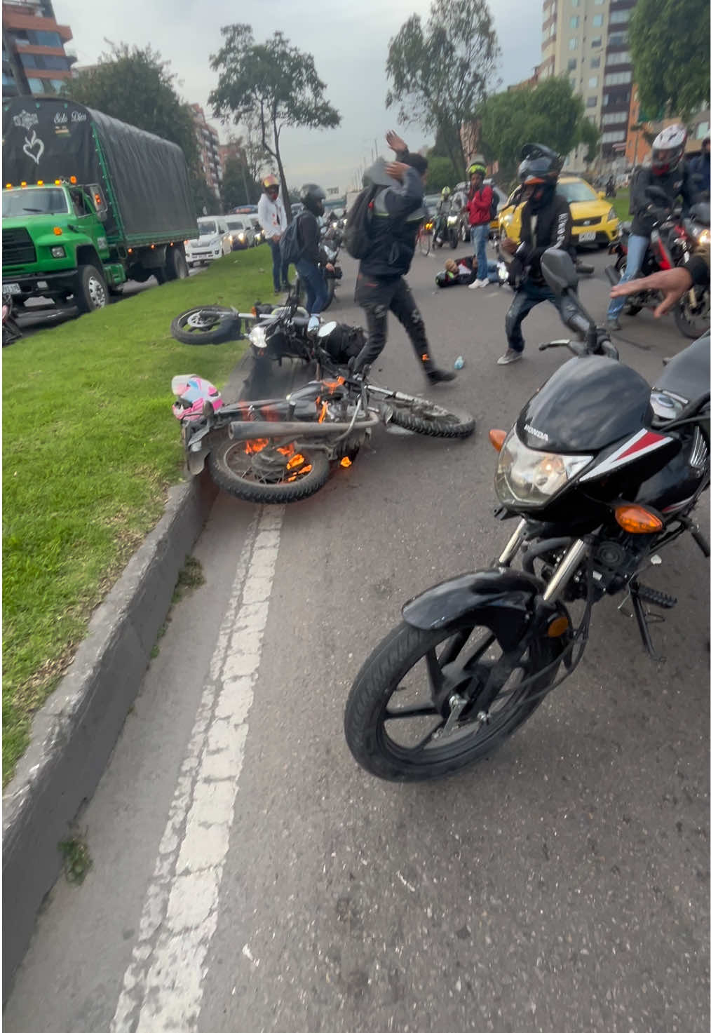 Te amo bogota 🍃 #accidente #bogota #vira #motos #biker 