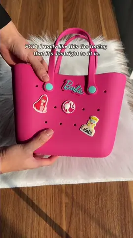 Barbie handbag that great Christmas gift to give kids 🎄🎁💞✨#lunchbags #barbie #pink #handbag 