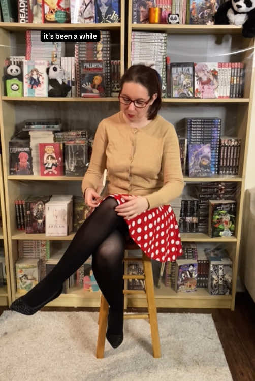 Replying to @Splitrock I’m happy I’m not the only one who sees this skirt and thinks Minnie Mouse And yes, I am on the site you mentioned 😏 #literatureandlingerie #burlesquereading #readingissexy #coquettepanda #onlybooks #booksly 