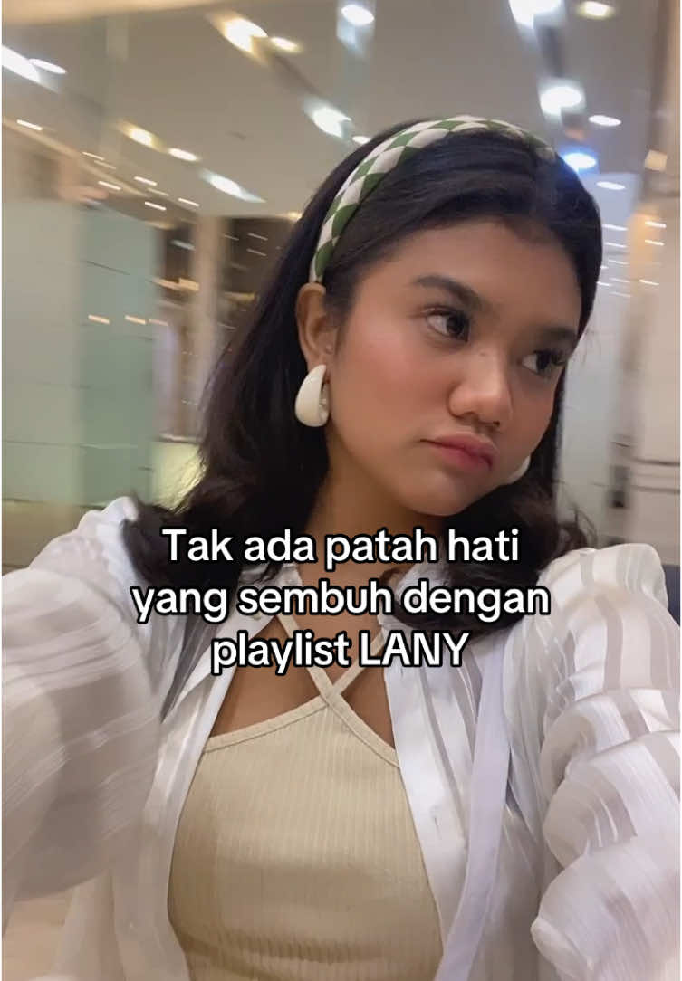 apalagi dengerin albumnya malibu nights🙂 #lany #fyppppppppppppppppppppppp 