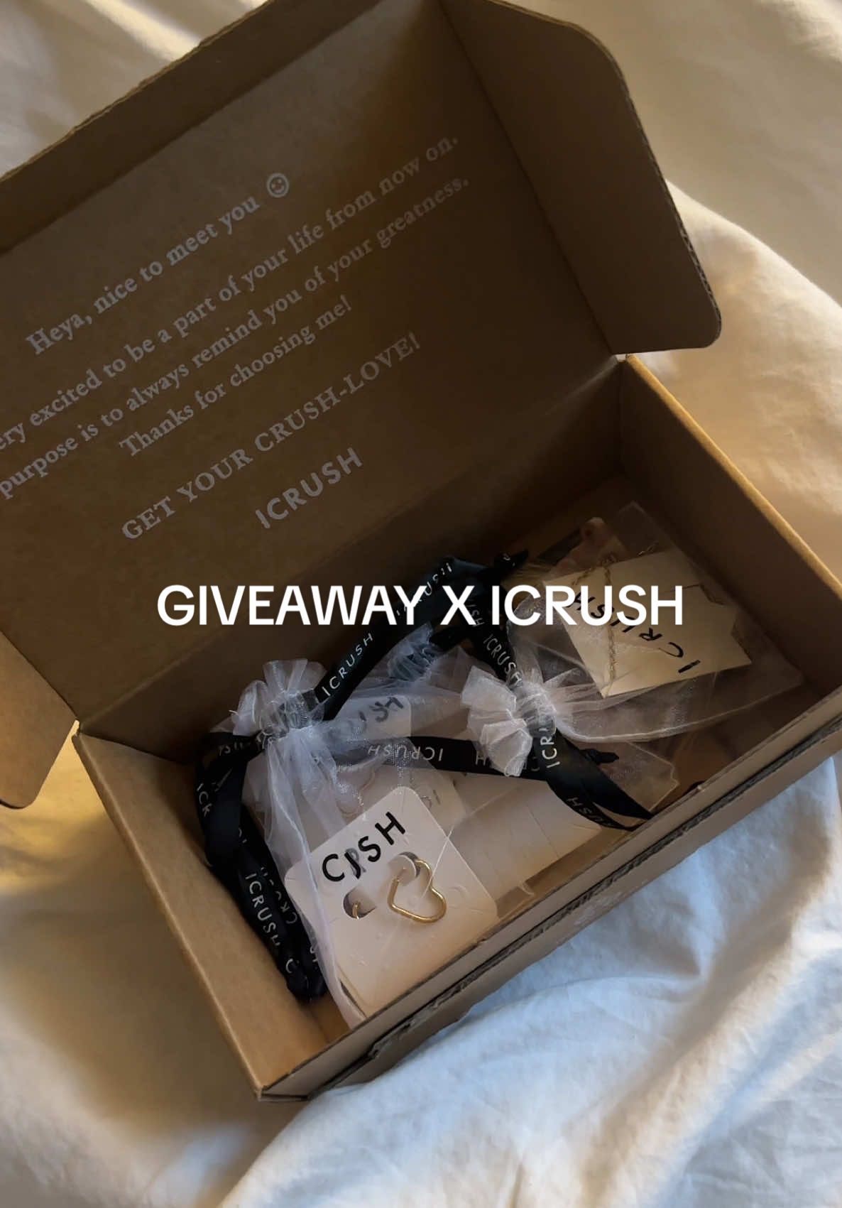 GIVEAWAY TIME🩷 Da nächste Woche Weihnachten ist, wollte ich mich gemeinsam mit icrush einfach mal bedanken! Wie du gewinnen kannst: • Folge mir und @ICRUSH_JEWELRY • Like dieses Video • Markiere drei Freund*innen, die das Gewinnspiel nicht verpassen dürfen Optional: •Teile dieses Video um deine Gewinnchancen zu erhöhen & schicke mir auf Instagram (Josiklx) einen Screenshot #icrushcollection #icrushjewelry #icrush #jewelry #jewelrytiktok #goldjewelry #christmas #thankyou Wir wählen zufällig eine(n) Gewinner*in aus den Kommentaren aus. Teilnahmeschluss: 30.12.2024 23:59 *Teilnahmeberechtigt sind alle deutschen Einwohner*innen über 18 Jahre. Dieses Gewinnspiel steht in keiner Verbindung zu TikTok. Daten werden nicht an Dritte weitergegeben. Viel Glück!🩷