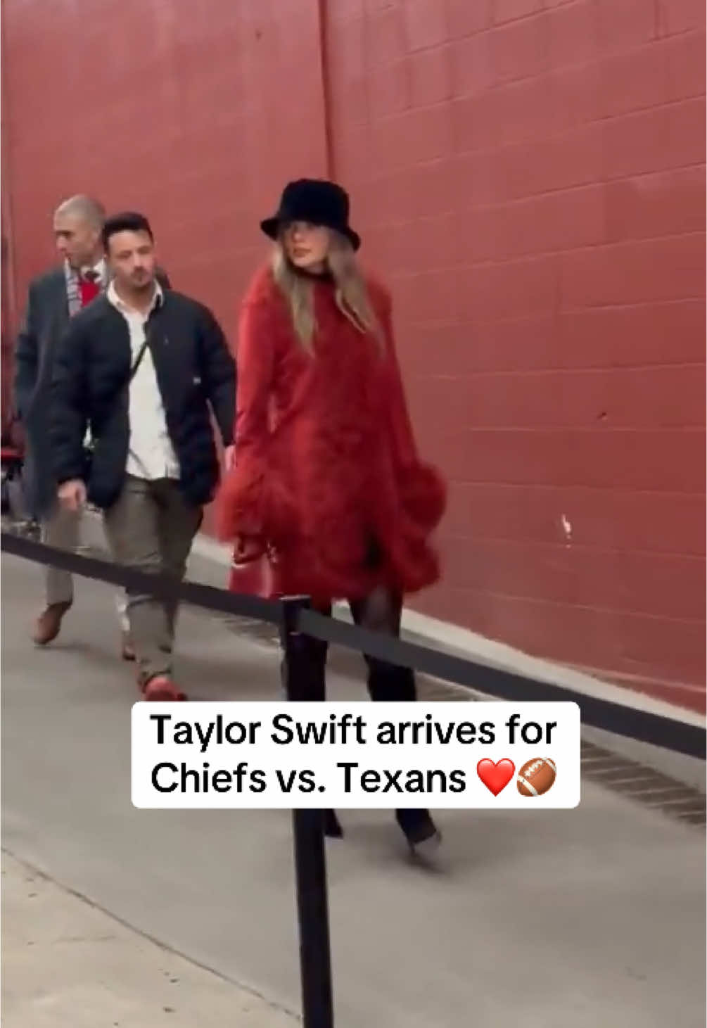 Taylor Swift arrives in ~style~ rocking a red coat with fur trim, black knee-high boots and a black hat for the Chiefs vs. Texans game in Kansas City! ❤️🏈 (🎥: aria1exander on X)  #taylorswift #taylorsversion #taylornation #traviskelce #swifttok #swiftie #swifties #chiefs #chiefskingdom 