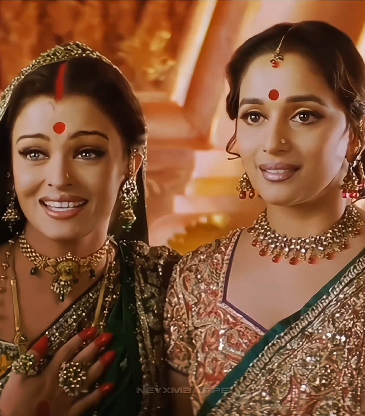 their elegance✨ | sp: scenesstationn | #aishwaryarai #madhuridixit #devdas #paro #parvati #chandramukhi #bollywood #deewanimastani #foryou 