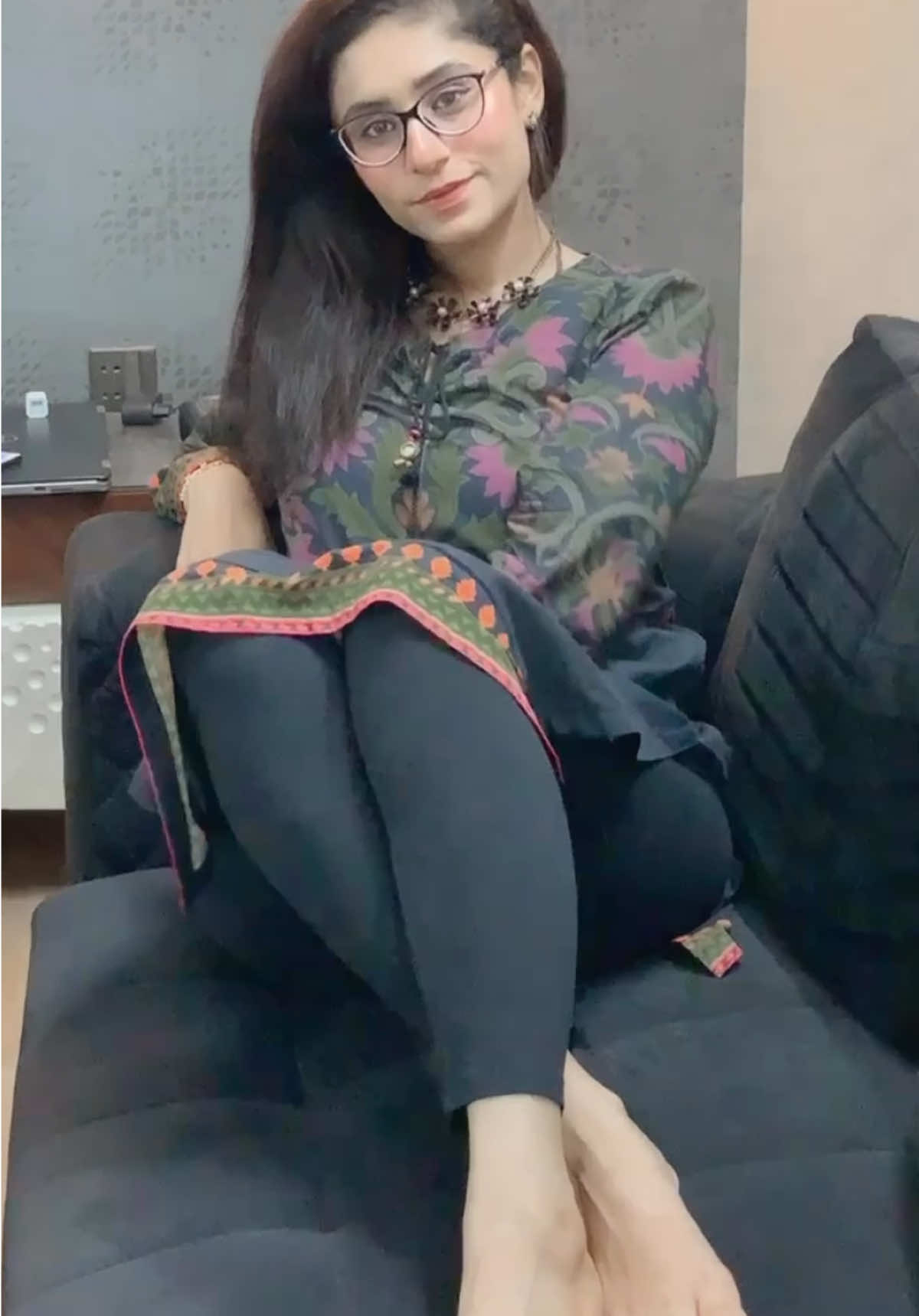 Less expectations, more satisfaction. 🕊️ . . #trending #viral #trend #trendingnow #explore #instagram #explorepage #trendingreels #foryou #tiktok #saree #minahilmalik #alihyderabadi #bariraabrejo #100k